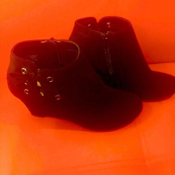 NWOT Nicole women’s platform suede ankle boots - Picture 1 of 6